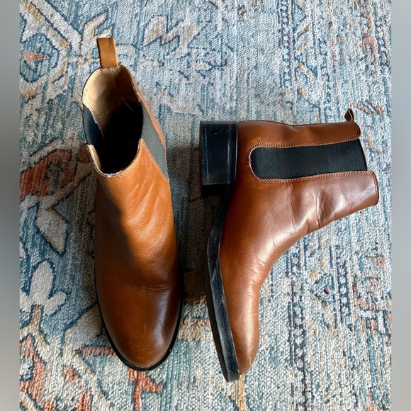 Zara Chelsea boots, from Zara Basic Collection. Size 35. - Picture 1 of 4